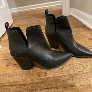 Lisa Vicky pointy ankle boots w13
